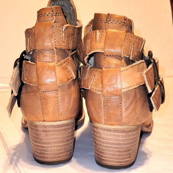 CAT Caterpillar Cheyenne ankle booties size 6 - Picture 3 of 8